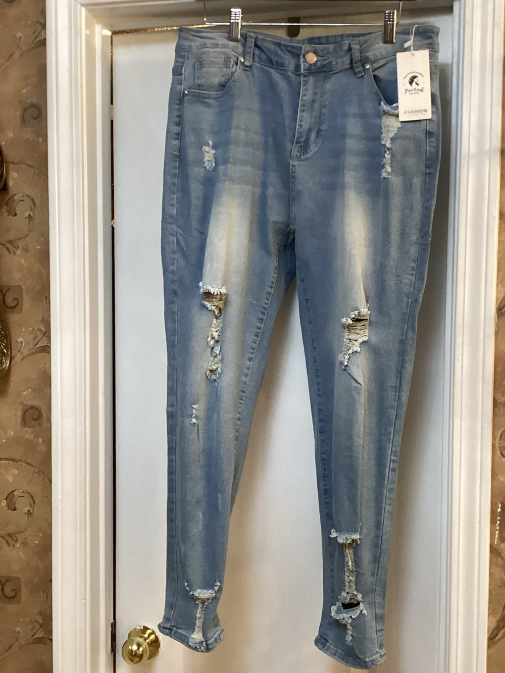 Light Blue Distressed Womenβs Jeans size XL